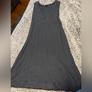 Old Navy Sleeveless Black and White Striped Dress Size M